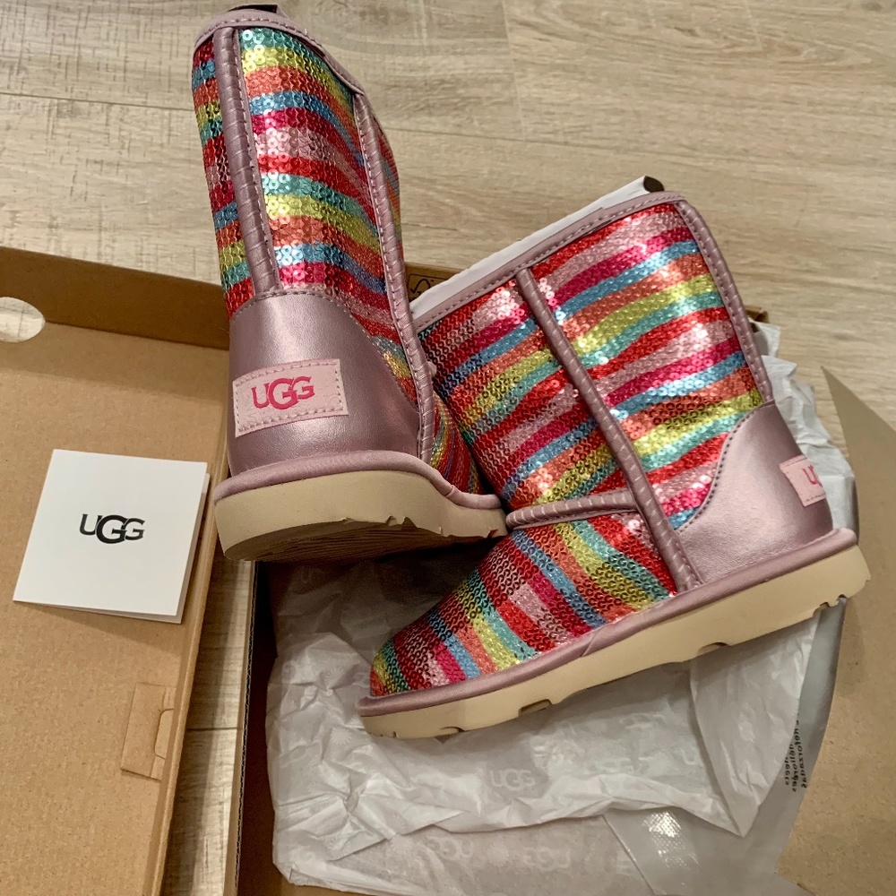 Little Kids Size 13M-Uggs Classic Short II Genuine Sheepskin Lined Mural…